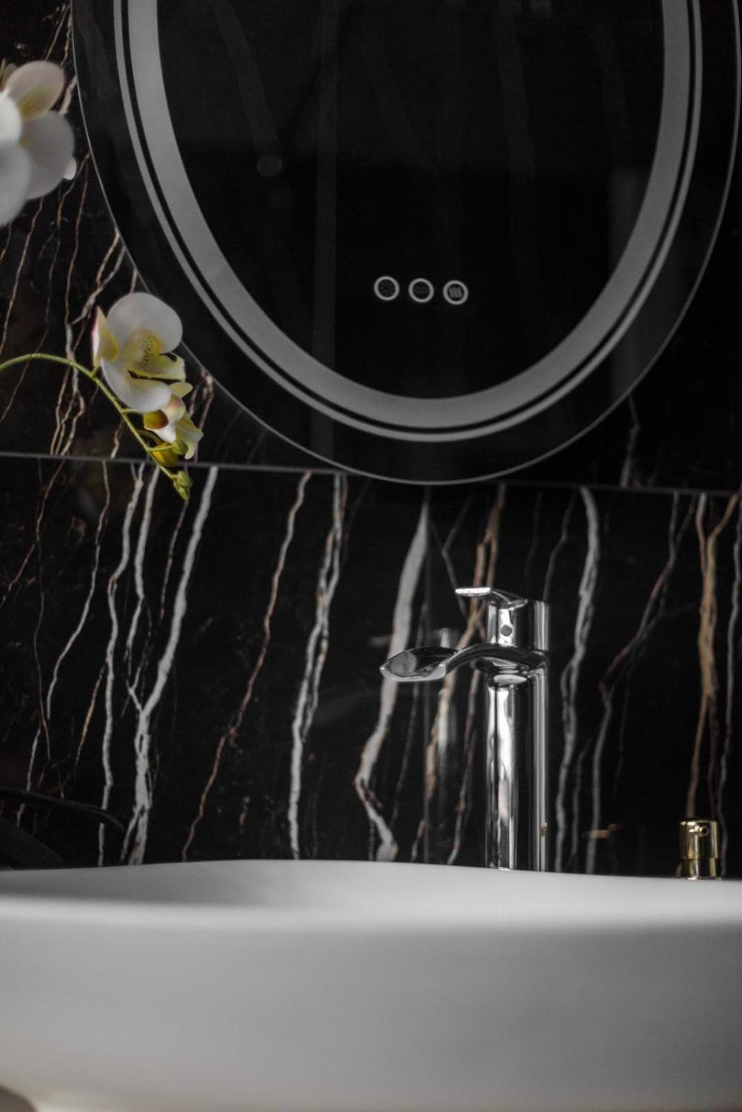 Room& Breakfast Martin'S Luxury โบโลญญา ภายนอก รูปภาพ